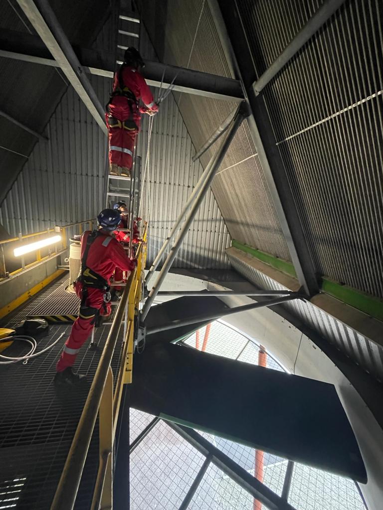 an image of rope access workers during maintenance outage. Case study of work at EP Langage